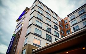 Holiday Inn Express & Suites Louisville Downtown