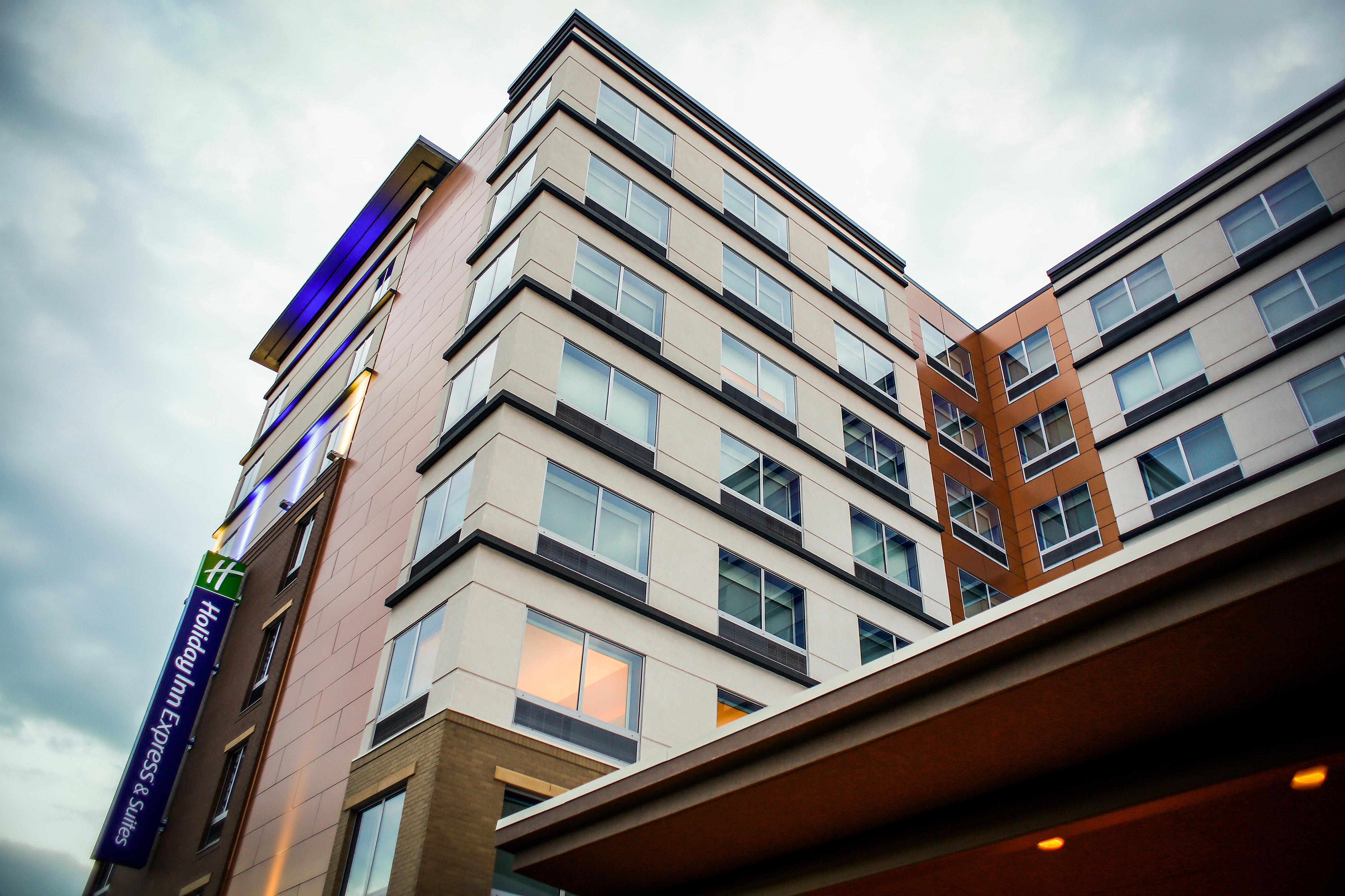 Holiday Inn Express & Suites Downtown Louisville, An Ihg Hotel Exterior photo